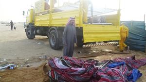 ازالة خيمة لتخزين المواد الغذائية