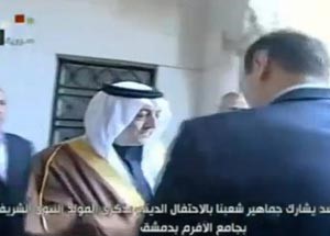 بالفيديو.. الإعلام المعارض يكشف فضيحة وفبركة احتفال الرئيس السوري بالمولد النبوي الشريف في أحد مساجد دمشق