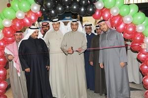 رئيس واعضاء مجلس الادارة يفتتحون المهرجان﻿