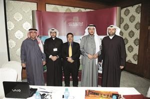 احمد الصفار وعلي النمر مع مديري المشروع
