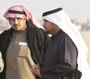 الشيخ صباح فهد الناصر ومتابعة مع احد اعضاء لجنة التحكيم﻿
