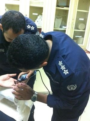 ضابطان من الاطفاء انجزا المهمة بنجاح داخل مستشفى الرازي