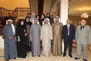 السفير الاماراتي متوسطا بعض الحضور	متين غوزال﻿