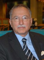 اكمل الدين احسان اوغلو﻿