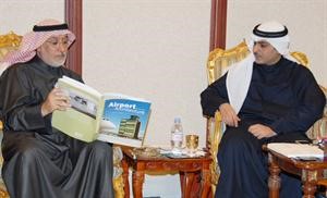 الشيخ احمد مشعل الاحمد يطلع من معبدالعزيز الكليب على مخططات المبنى