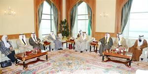 صاحب السمو الامير الشيخ صباح الاحمد لدى استقباله رئيس مجلس الامة علي الراشد واعضاء الوفد المشارك في اجتماع منظمة المؤتمر الاسلامي في الخرطوم
