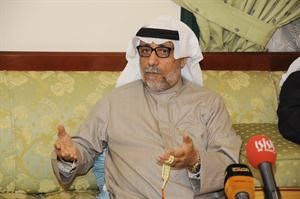 النائب سعد البوص متحدثا الى الاعلاميين في ديوانه امس الاول