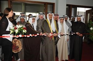 وزير المواصلات سالم الاذينة ومنصور الموسى يقصان شريط افتتاح معرض انفوبيز وانفو - كونكت﻿