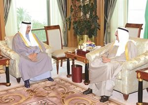 صاحب السمو الامير الشيخ صباح الاحمد مستقبلا سمو رئيس الوزراء الشيخ جابر المبارك﻿
