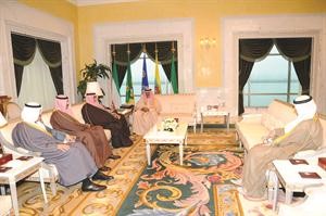 سمو ولي العهد الشيخ نواف الاحمد مستقبلا عددا من الوزراء﻿