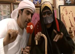 بالفيديو.. العجوز (أم محمود) المشجعة البحرينية الأشهر في لقاء طريف لم يتمالك المذيع نفسه من الضحك خلاله
