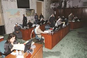 الاعضاء خلال الجلسة
