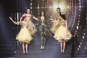 هيفاء لحظة دخولها لاستديو البرنامج