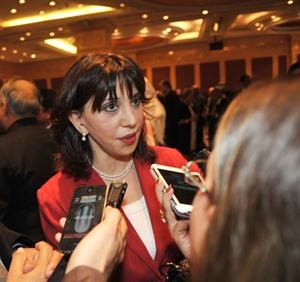 السفيرة ندى يافي متحدثة للصحافيين 	اسامة ابوعطية﻿