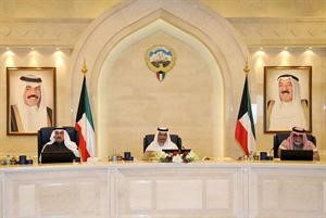 سمو رئيس الوزراء الشيخ جابر المبارك مترئسا جلسة مجلس الوزراء بحضور الشيخ احمد الحمود والشيخ احمد الخالد﻿