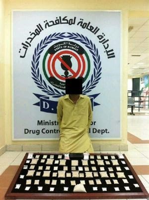 الاسيوي وامامه المضبوطات﻿