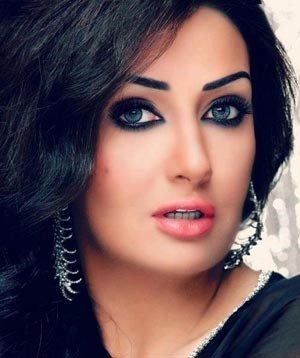 غادة عبدالرازق تستقبل حفيدتها الأولى