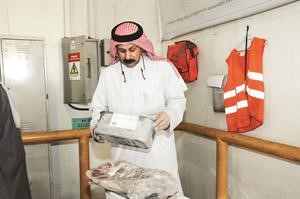 متابعة من رئيس الفريق جزا المطيري لصلاحية المواد﻿