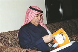 الزنكي يتصفح كتاب رحلة نجاح﻿