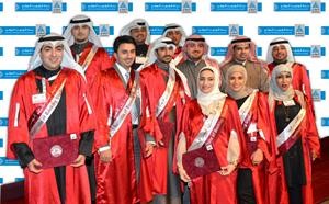 لقطة جماعية لخريجي الدولي﻿