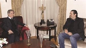 سعد الحريري مستقبلا الرئيس السابق امين الجميل في باريس امس الاول محمود الطويل
