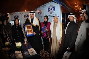 الشيخ سلمان الحمود في جناح كونا﻿