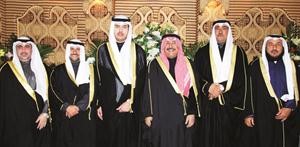 الشيخ فهد الجابر والشيخ عبدالله ناصر صباح الاحمد ومحمد بن شبعان وعيد هذال يباركون﻿
