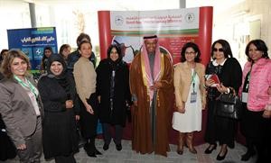 د جاسم التمار ود امال الساير ودسلوى الجسار مع الحضور في اللقاء﻿