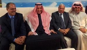 الشيخ فيصل الحمود متوسطا الوفد الاعلامي العراقي