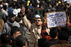  واخرون يحتجون في بورسعيد افپ
