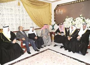 سمو الشيخ جابر المبارك وبرجس البرجس وعبدالله النيباري يهنئون

