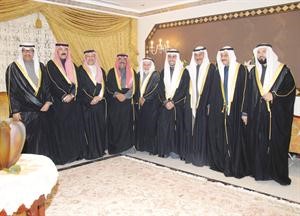 الشيخ مشعل الاحمد والسفير القطري عبدالعزيز الفهيد والشيخ محمد الخالد يهنئون
