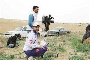 المعد عيسى العنزي والمخرج راشد الهران في محمية الشيخ صباح الاحمد الطبيعية﻿