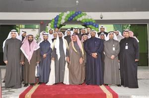 الشمالي والجسار في صورة تذكارية من امام مقر وربة بالفروانية	 سعود سالم﻿