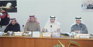 عبدالله التميمي وعسكر العنزي ومحمد البراك وناصر الشمري خلال اجتماع اللجنة
