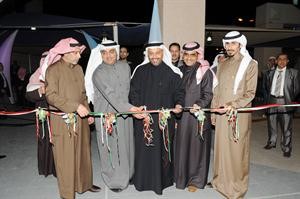 بدر العناز وفيصل الانصاري وصالح الوشمي وحمد التويجري يقصون الشريط ايذانا بانطلاق مهرجان هلا فبرايراليرموك
