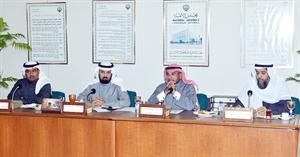 عبدالرحمن الجيران وطاهر الفيلكاوي وخالد العدوة ومبارك النجادة خلال الاجتماع
