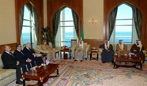 صاحب السمو الامير خلال لقائه الهام فريحة وبسام فريحة ومحمد غبريس﻿