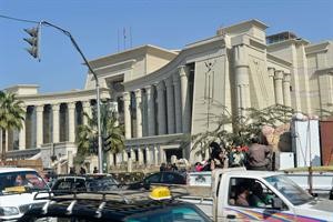 ازدحام مروري امام المحكمة الدستورية العليا في القاهرة امس 	رويترز ﻿