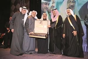 شادي الخليج الفنان القدير عبدالعزيز المفرج مكرما﻿
