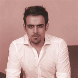 محمود شاكر: أكتب لكي أوصل للناس أفكاراً وتصورات تعتريني 