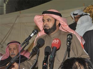 مبارك الوعلان متحدثا خلال الندوة