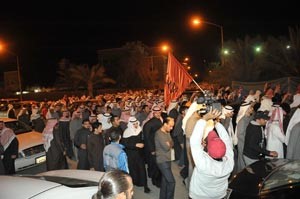 «الأغلبية» تنظم مسيرة احتجاج على الحكم بسجن الصواغ والداهوم والطاحوس