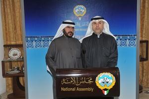 عبدالله التميمي وسعدون حماد اثناء اعلانهما عزمهما استجواب وزير النفط
