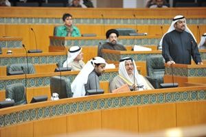 سمو رئيس الوزراء الشيخ جابر المبارك والشيخ محمد العبدالله اثناء الجلسة
