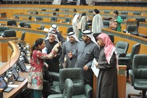 درولا دشتي متحدثة لعبدالحميد دشتي والشيخ محمد العبدالله وفيصل الكندري وهاني حسين