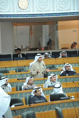  احمد المليفي متحدثا
