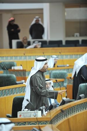مبارك النجادة متحدثا
