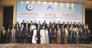 صاحب السمو الامير الشيخ صباح الاحمد متوسطا رؤساء الوفود المشاركة في الدورة 12 لمؤتمر منظمة المؤتمر الاسلامي في مصر امس