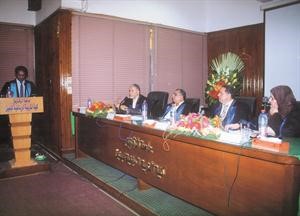 اعضاء لجنة المناقشة